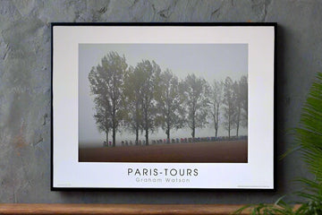 2004 Paris-Tours. Riders in the fog.
