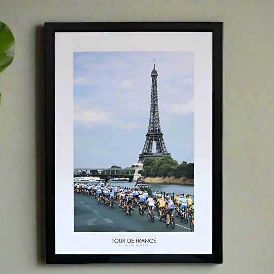 2006 Tour De France, The Eiffel Tower welcomes the surviving cyclists into Paris on Stage 20