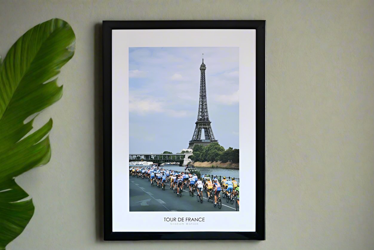 2006 Tour De France, The Eiffel Tower welcomes the surviving cyclists into Paris on Stage 20